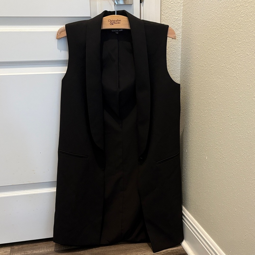 Gianni Bini Black Sleeveless Vest